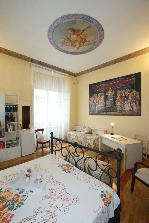 Residenza D'Epoca Montanini Bed & Breakfast Siena Luaran gambar